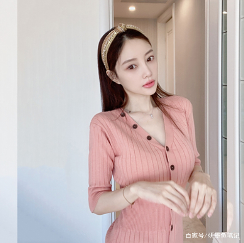 李小璐不仅真成了网红还当了淘宝模特!店铺上新,精神小妹速进! 李小璐不仅真成了网红还当了淘宝模特!店铺上新,精神小妹速进!