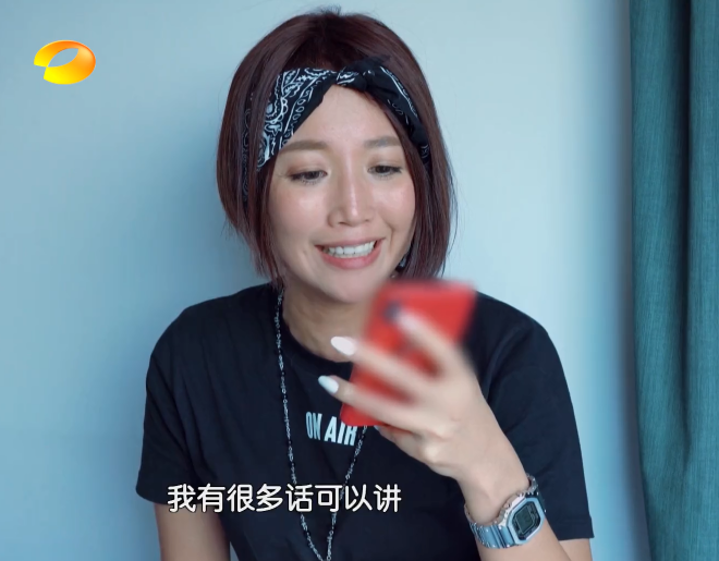 黄丽玲素颜出镜,生气时模样可爱,一不小心暴露她的皮肤状态