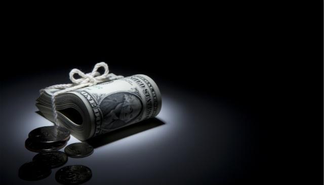 美的置业今年10月在香港上市,两大股东是何享健和他的儿媳卢德燕.