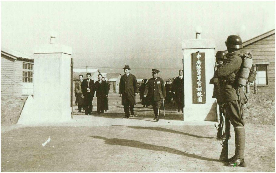 汪精卫政府的空军部队.汪伪军委会虽成立了航空暑,但无一架飞机.