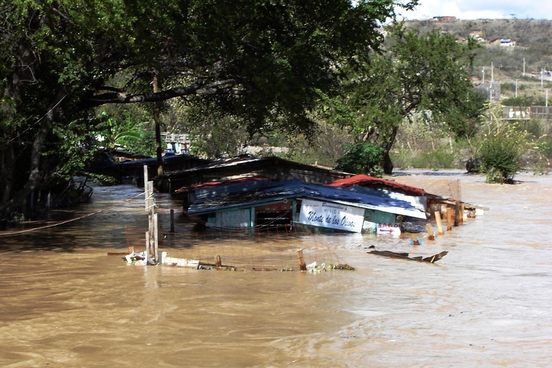 暴雨洪水中车辆出现意外,能赔吗?