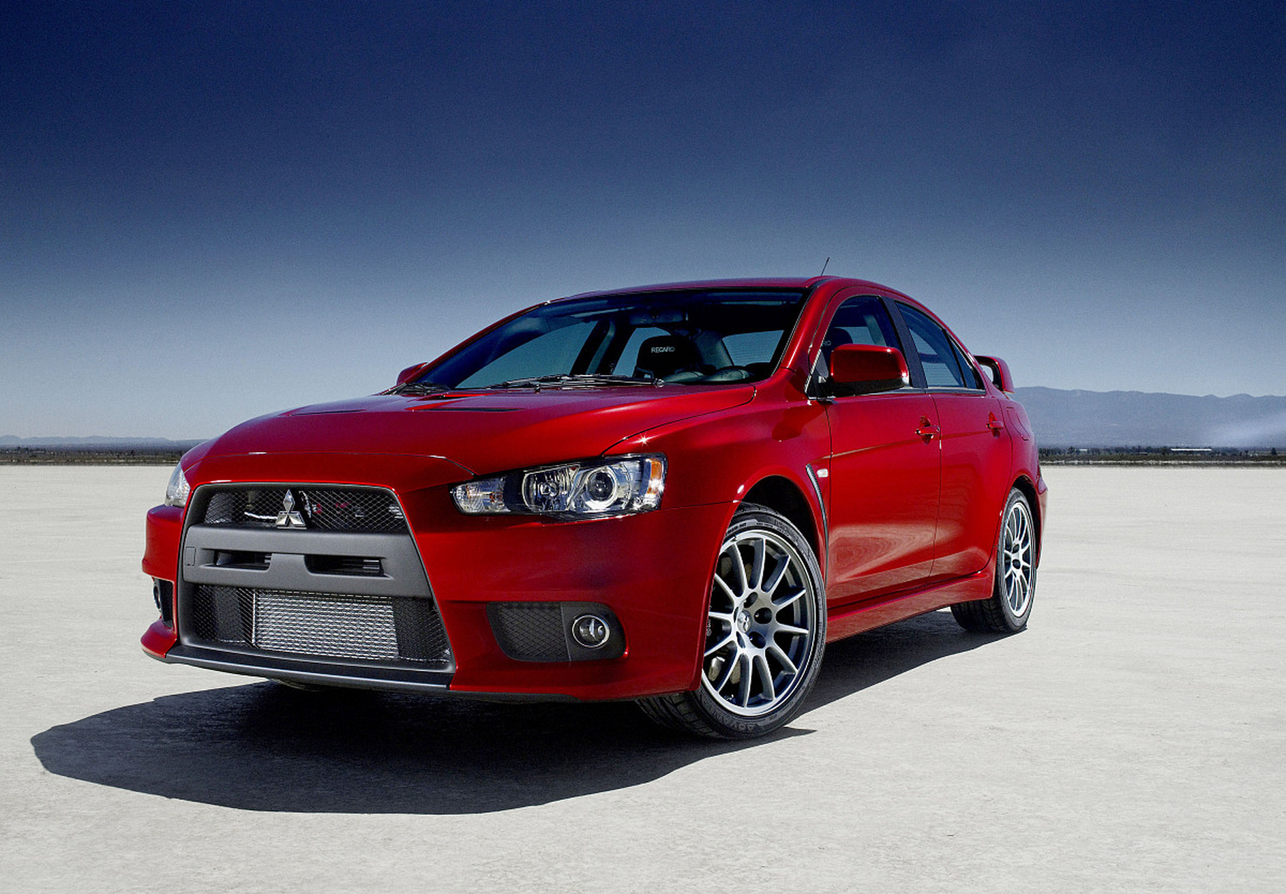 在这次改款中,三菱对奕歌的外观进行了全方位的提升,特别是前聊的