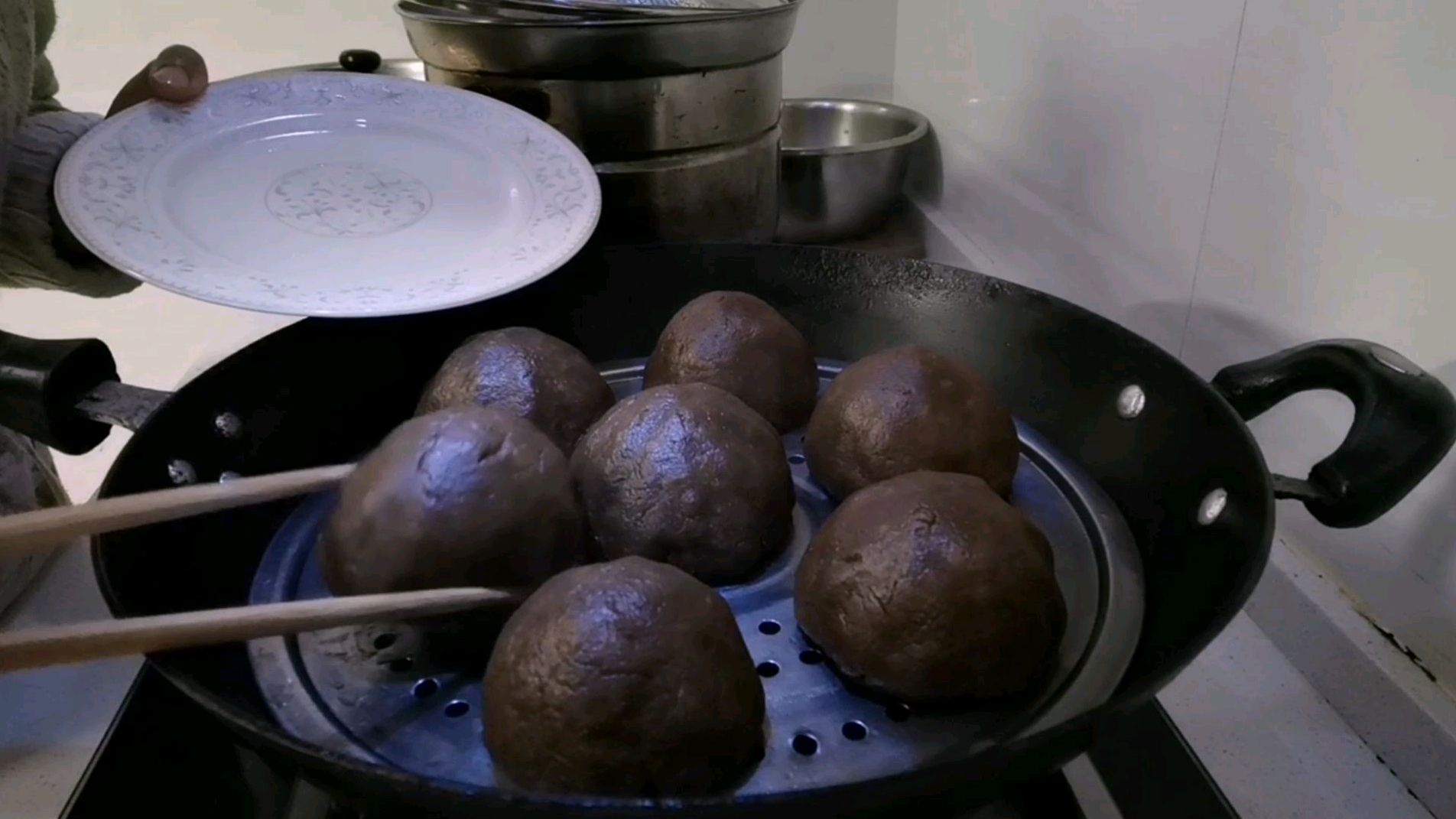 窝窝头加一物,经常食用有减肥的功效,答案在视频的结尾喔