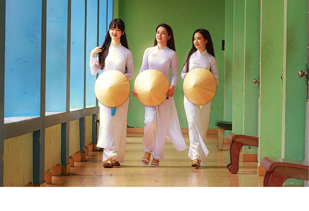 越南人的奥黛,中国人的旗袍,看着挺像的,你分得清吗?