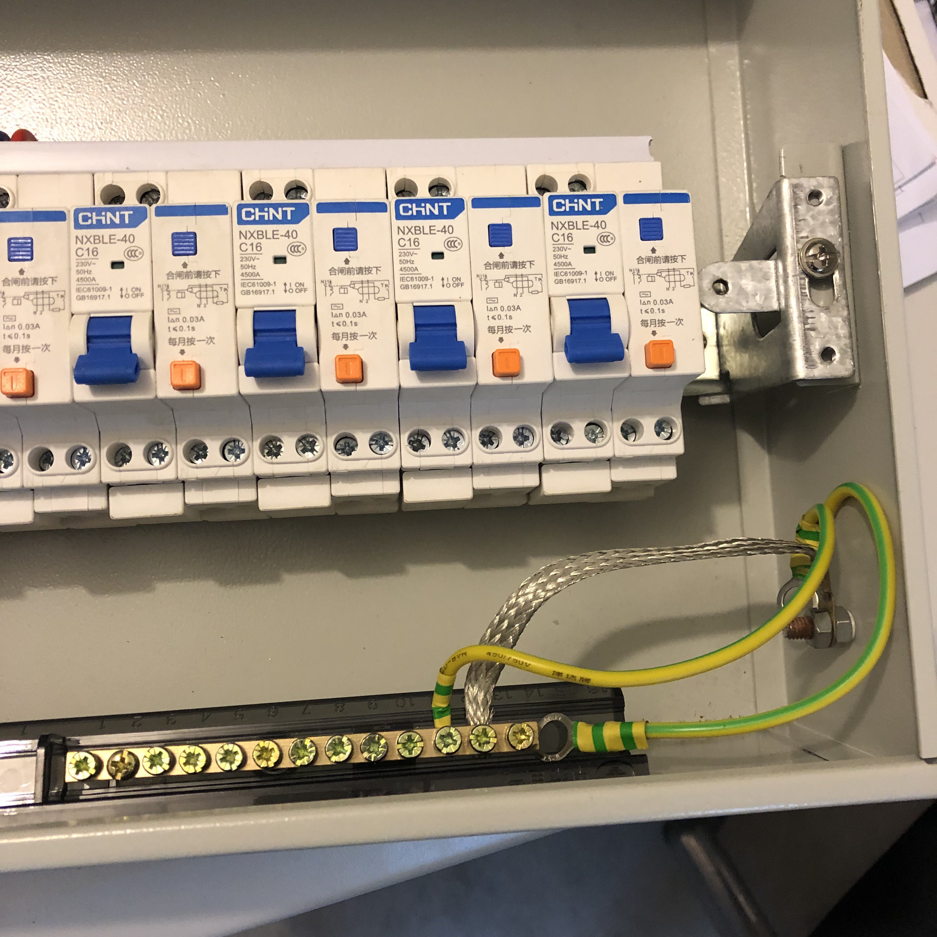 配电箱内每个回路的零线是否需要接在零排上,这个不是取决于零排,而是