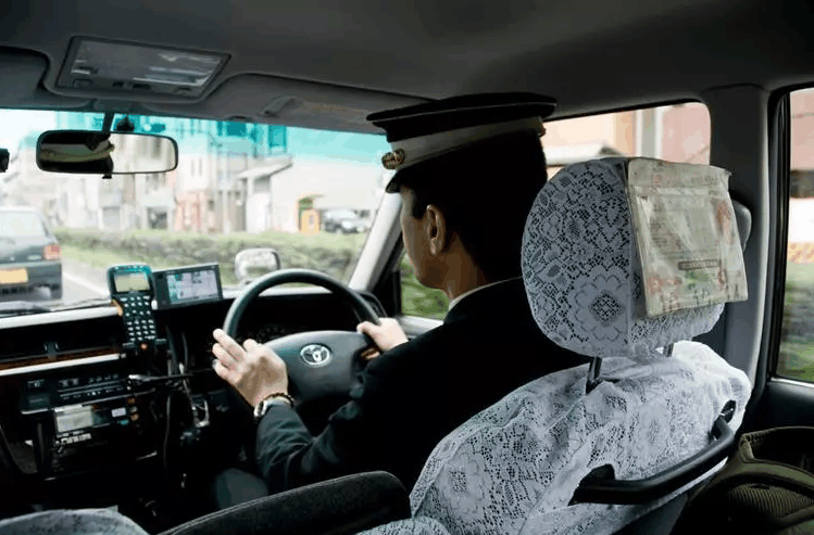 日本的出租车贵到怀疑人生,中产也坐不起!