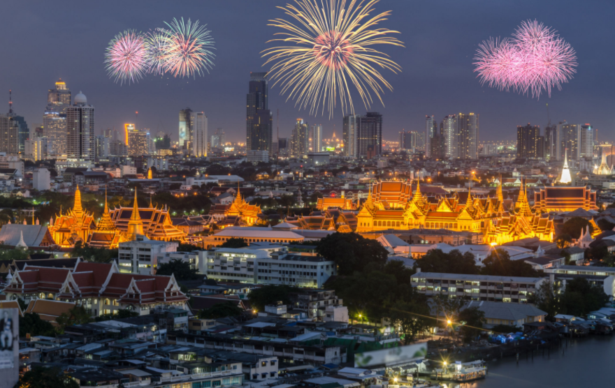 曼谷的夜景,烟花也很浪漫