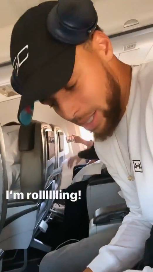 铁憨憨实锤了!库里戴着耳机找耳机:我找不到它了