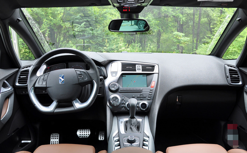 ds5(进口)外观设计很大气,给人一种豪华感,颜值帅气还实惠!