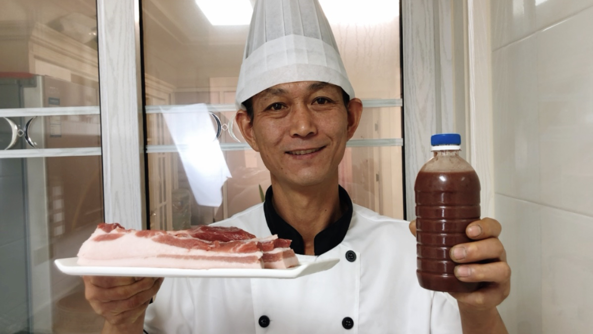 胶东大厨分享“虾酱煎花肉”把虾酱与花肉搭配,做出不一样的美味