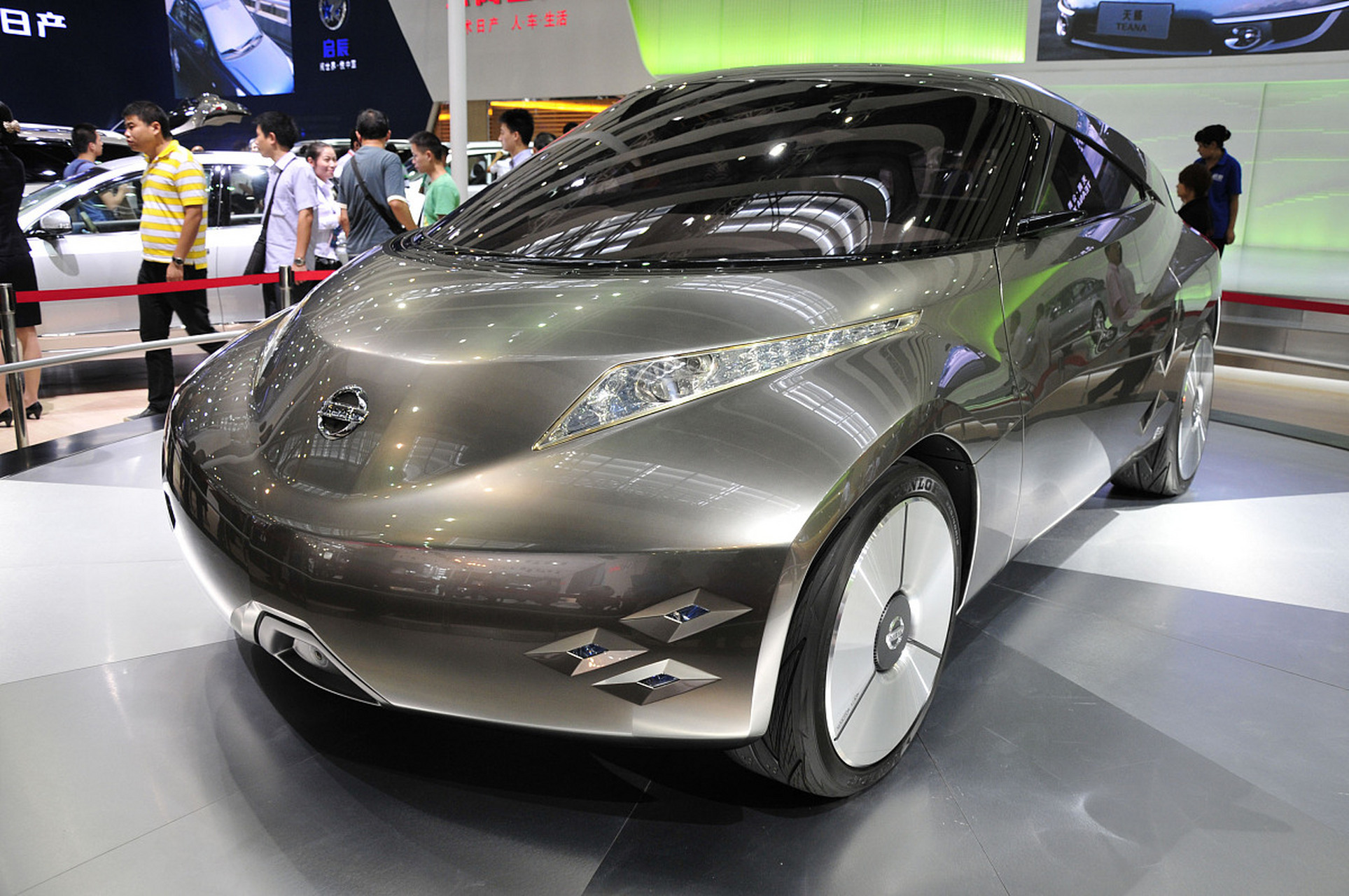 新款日产途达官图发布,外观和内饰都经过精心调整,前脸的全新设计更是