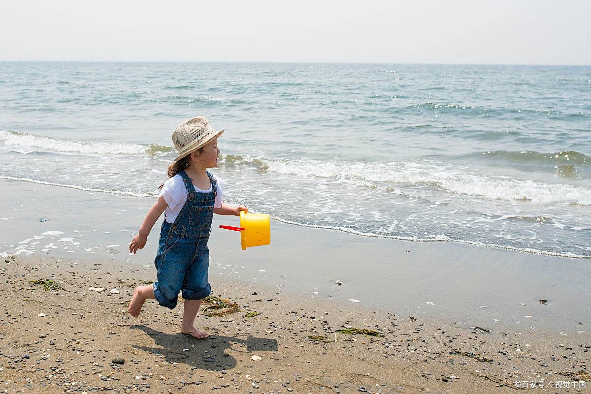海边照片大全图片沙滩上的人海边溺水不走海边玩耍的欧洲孩子们图片
