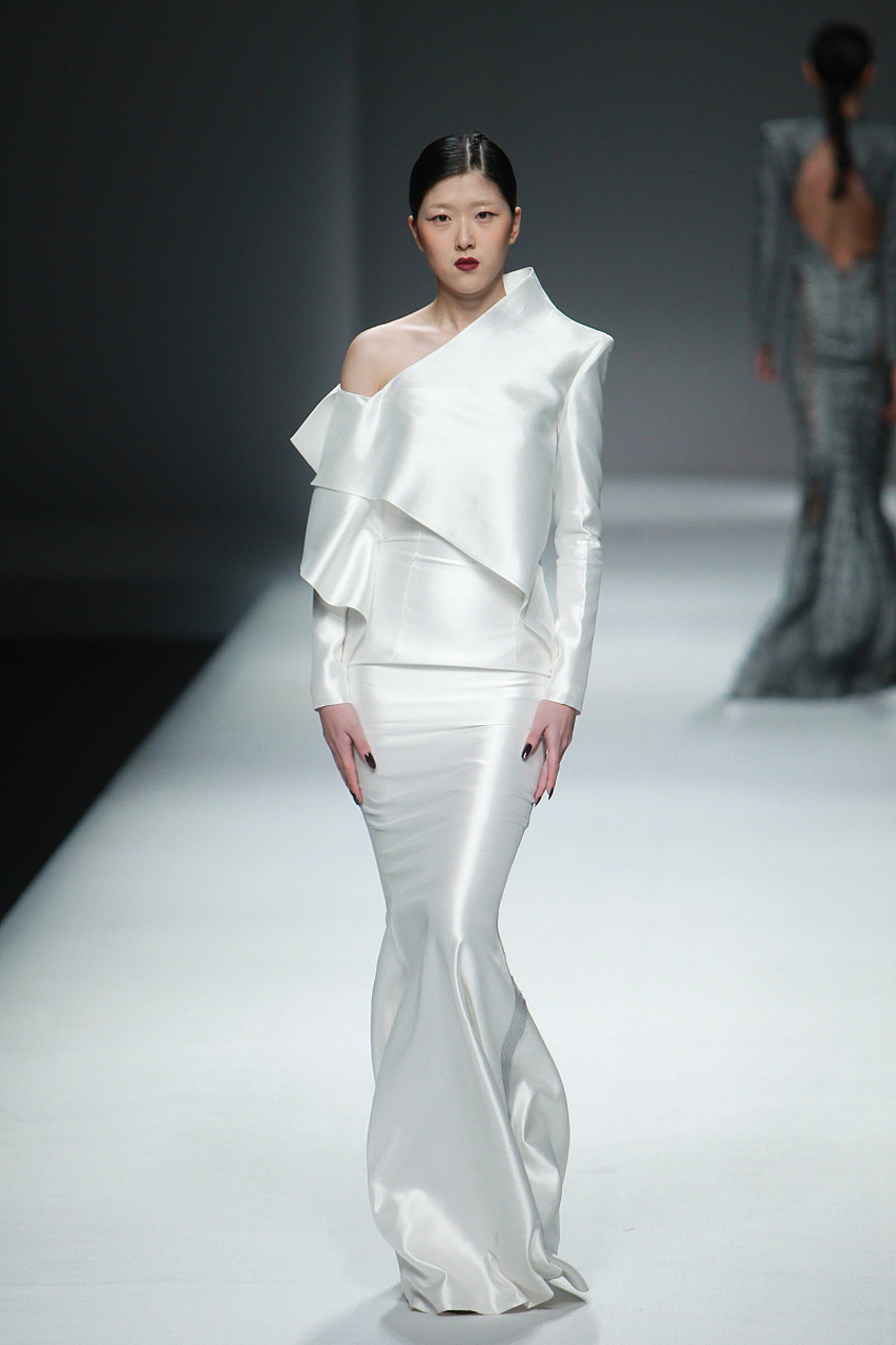 有些话,说不出,则予以轻描