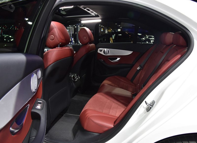 奔驰c级的品析,设计风格非常新颖,给人一种高级感