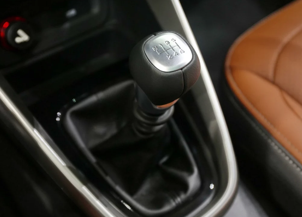 手动挡档杆,手感还不错,开车就应该要手动挡才有感觉