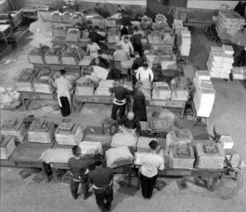 中共如何化解建国初第一次经济危机?人民币"维稳"