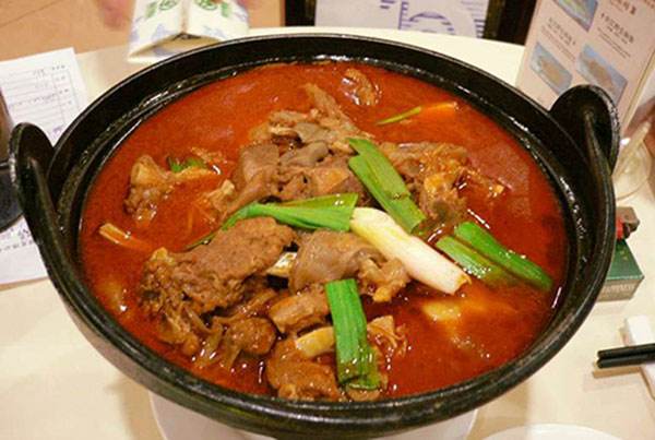 冬天吃羊肉火锅,学会这几步,口感独特有营养,抵御寒冷身体好