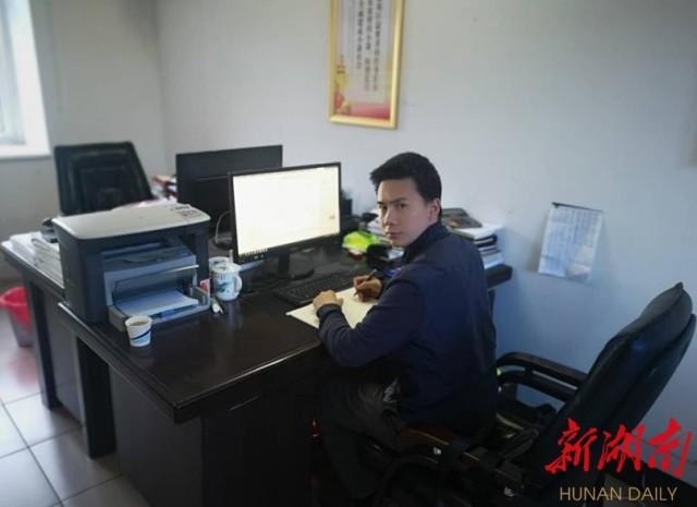 胡烨:扶贫路上练就"绣花功"