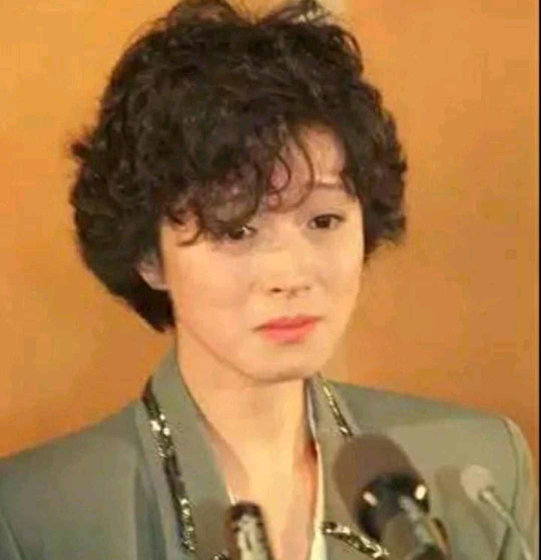 中森明菜:日本演艺圈臭名昭著的"金屏风事件"究竟是什么?