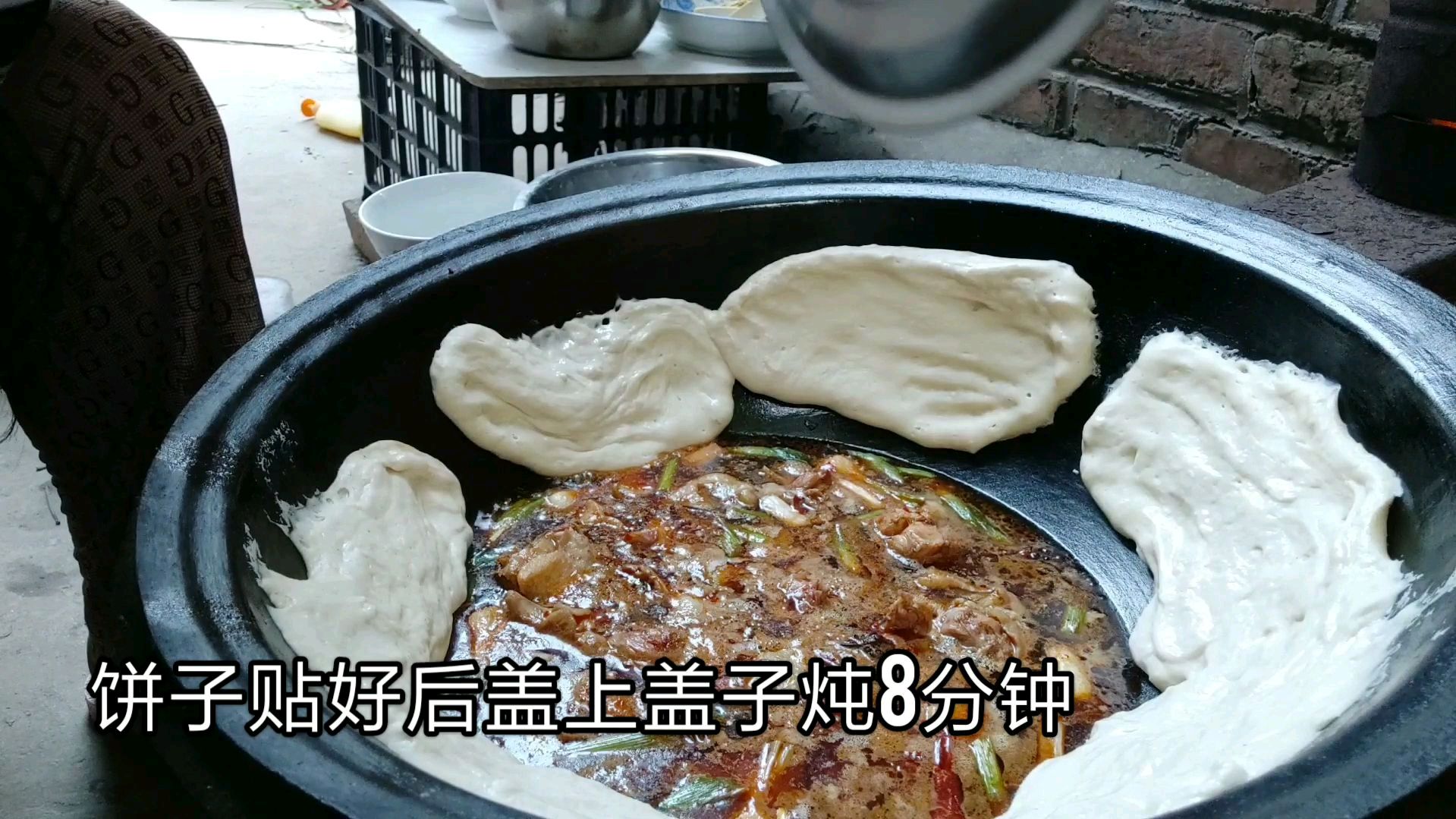 青妹45块钱买的鸡拿来焖干豆角,烀饼子实在是太香,大盆吃过瘾了