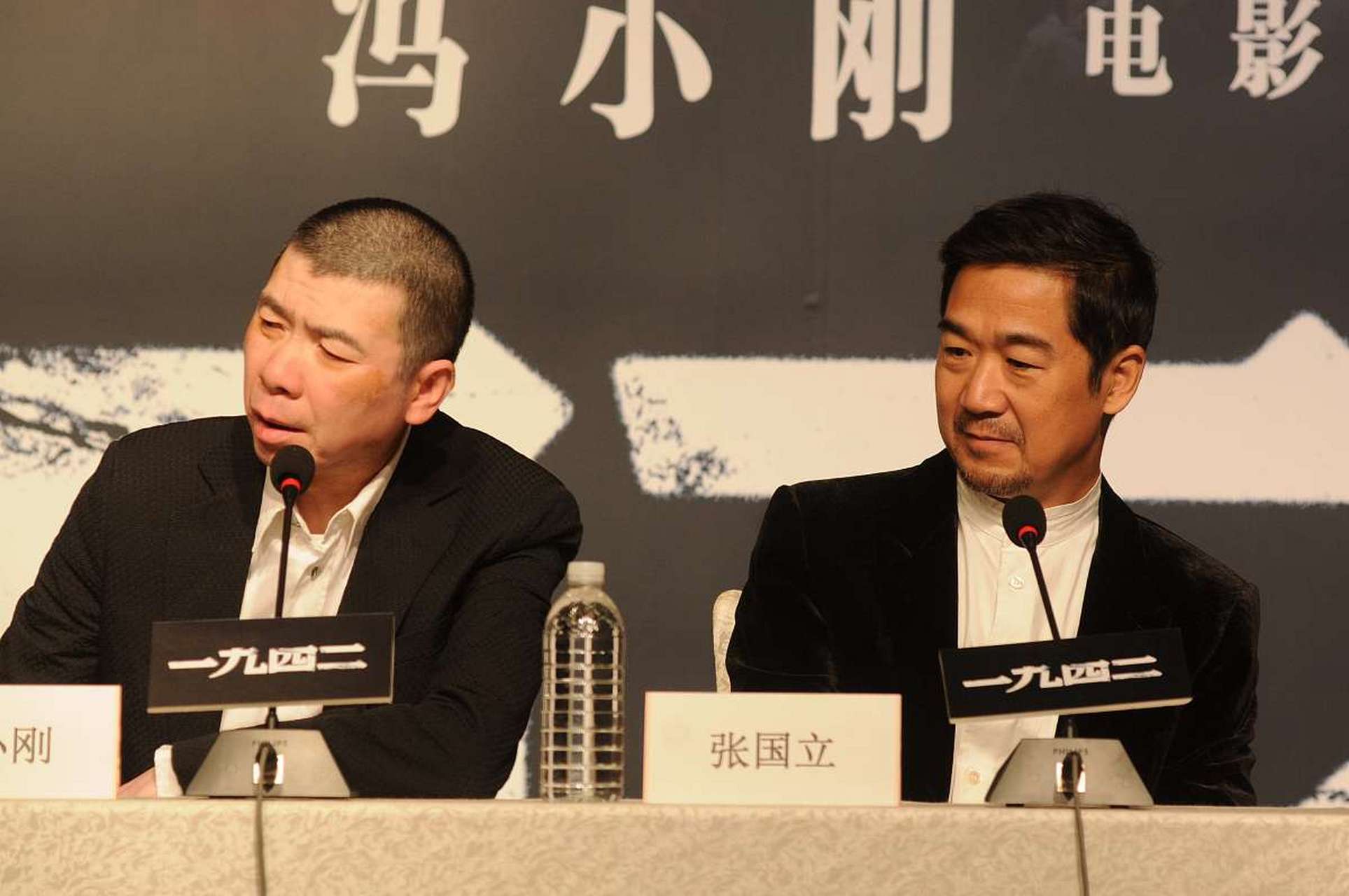 2015年,冯小刚和张国立一起提议要恢复繁体字代替简体字,易中天教授