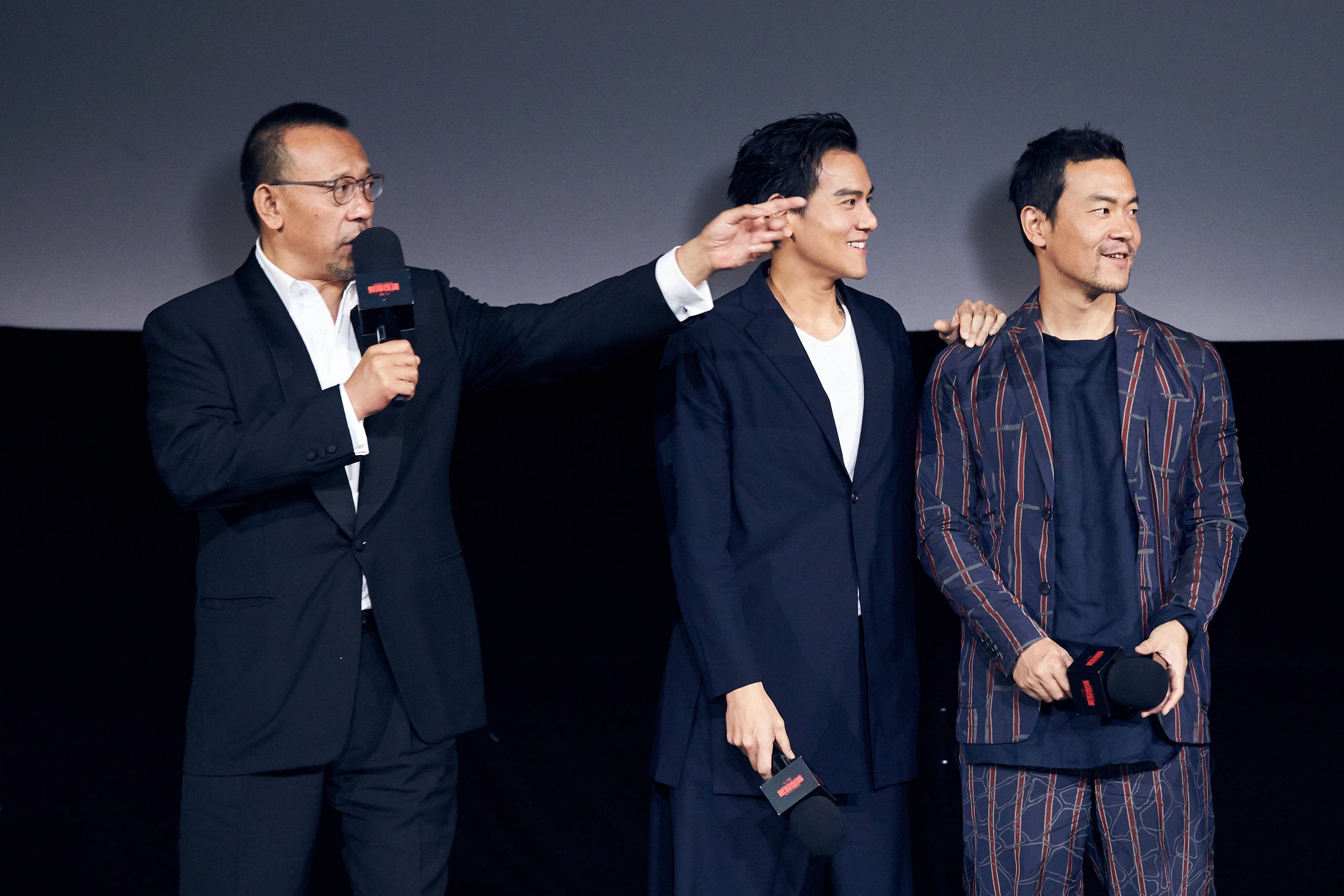 小崔看《邪不压正》,表示电影是为他拍的,姜文彭于晏直接无语