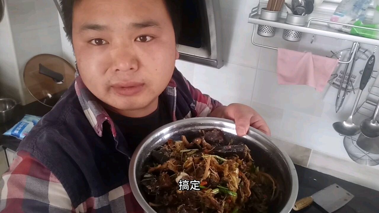 舌尖上的美食,桂北特色美食。稻田禾花鱼腊鱼,好吃停不下来