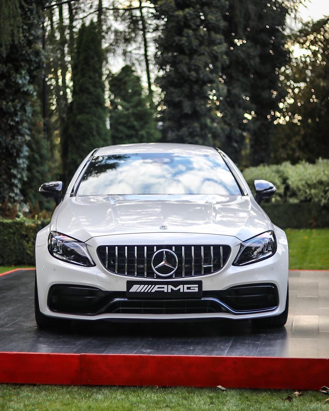 梅赛德斯mercedes amg c63 s coupe,车头看起来很窄