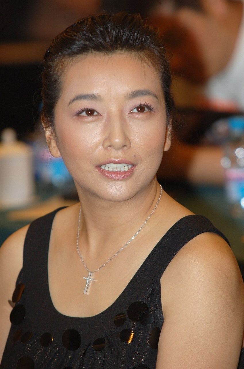 江珊,出生在一个普通的家庭,却拥有着非凡的音乐天赋