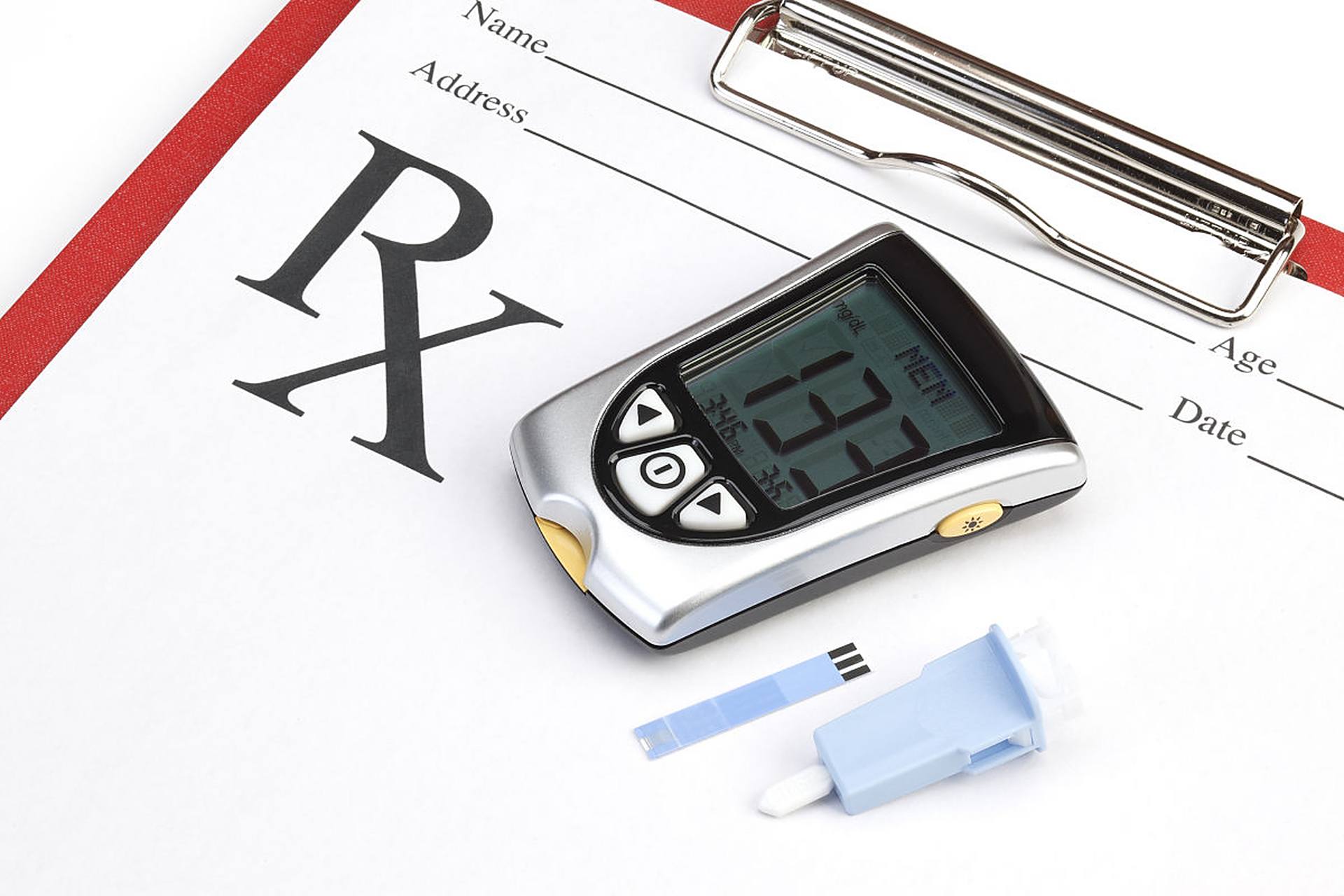 血糖监测工具—直接按压式采血针的使用方法  使用方法为: 1.