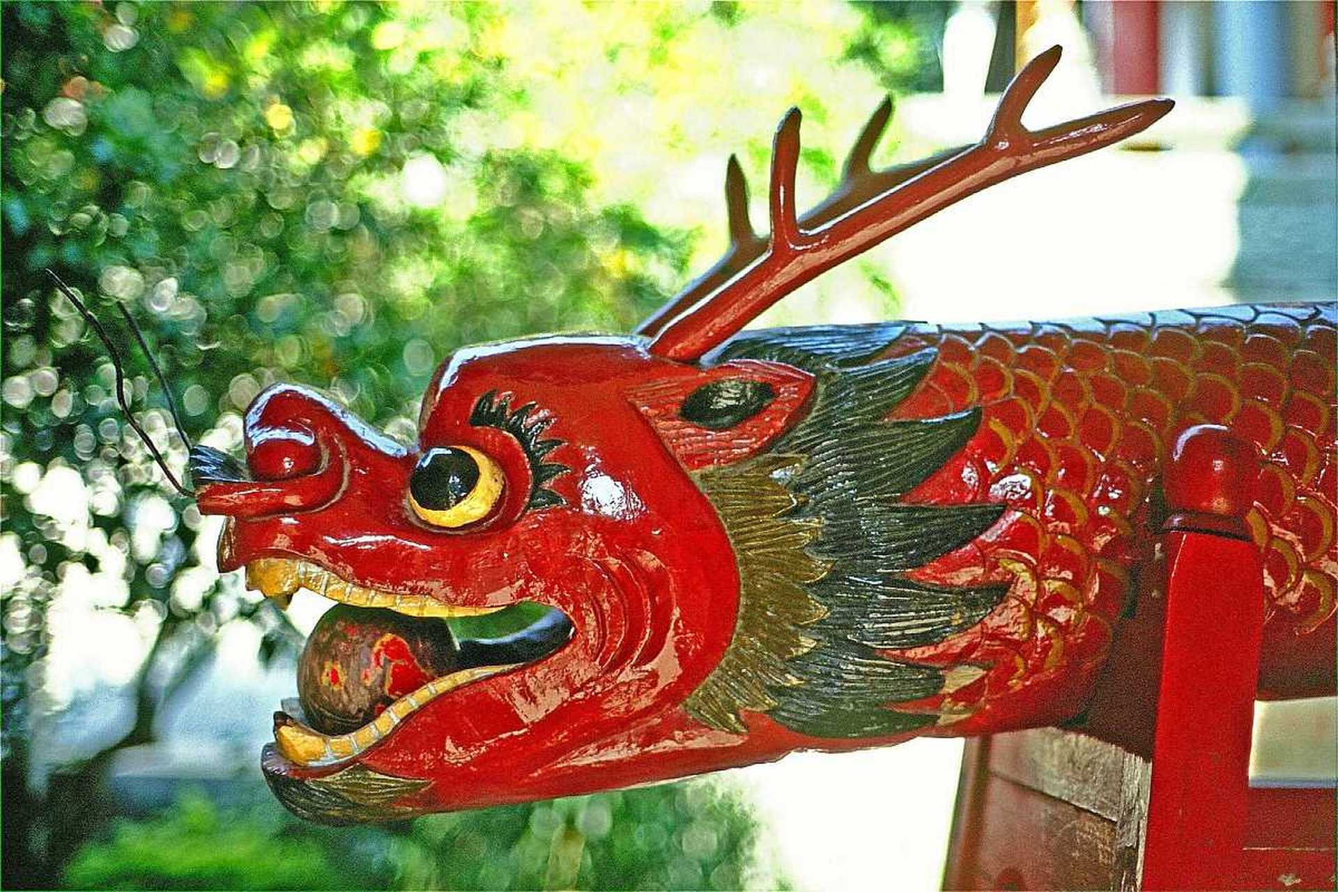 丹霞烧木佛  丹霞禅师是马祖道一的大弟子,他已经当方丈了,冬天冷起来