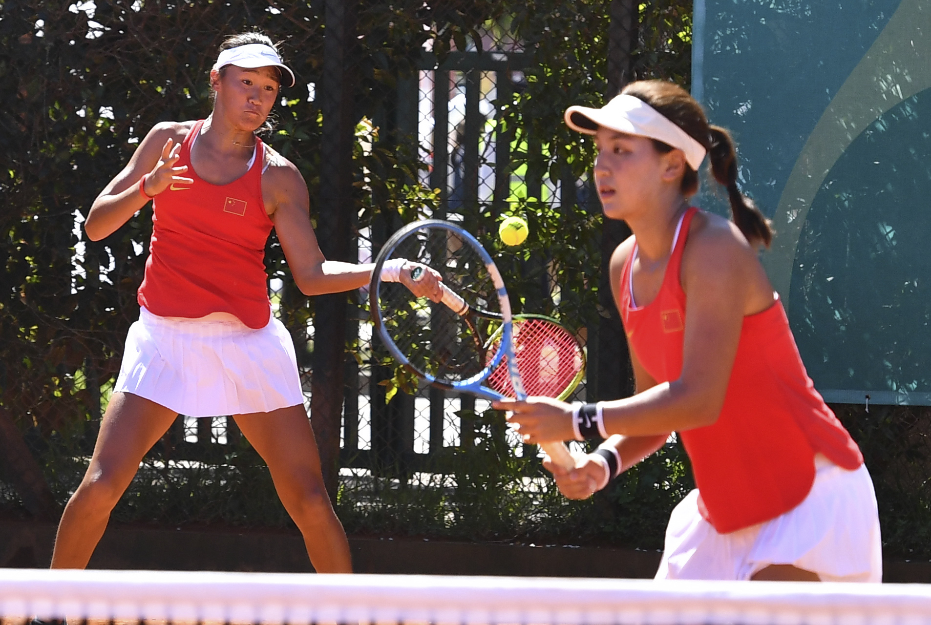 网球——中国组合王曦雨/王欣瑜女双首轮晋级(1)