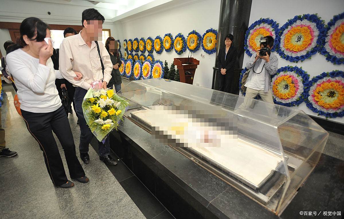 你去酒吧看看,在金钱面前,颜值算什么;再去医院看看