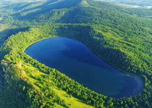 蒙东地区的山林,草原间的小型湖泊都被当地人叫做泡子.