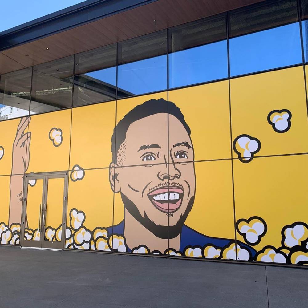 投其所好!大通中心外出现"库里&爆米花"主题壁画