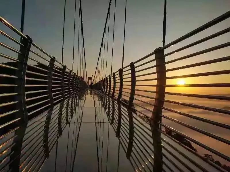 刺激!南宁出发3h,广西首座7d特效玻璃桥来袭