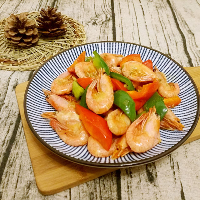 彩椒炒北极虾,虽然很家常的一道菜,但起来还是很给力的