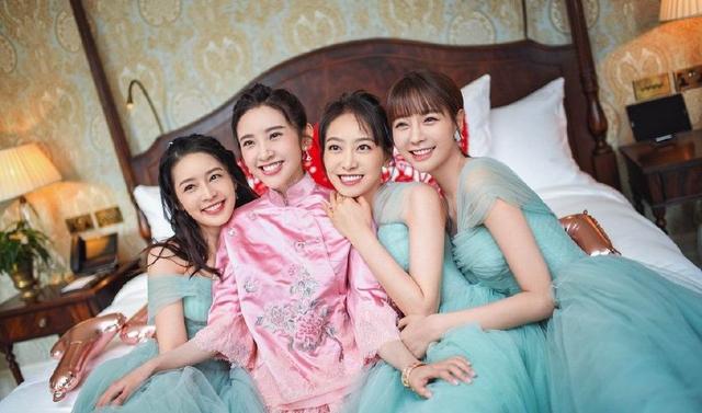 张若昀唐艺昕婚礼如童话,伴郎伴娘团清一色服装男帅女靓