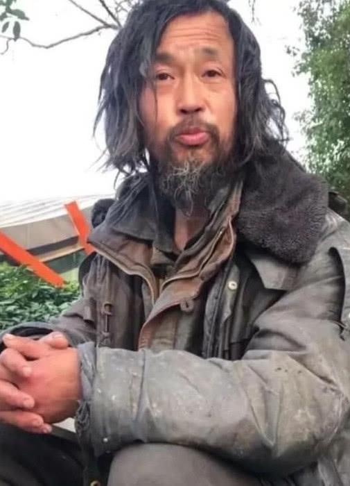 抖音爆红的沈大师,剪了头发穿上西装,网友:还能红多久?