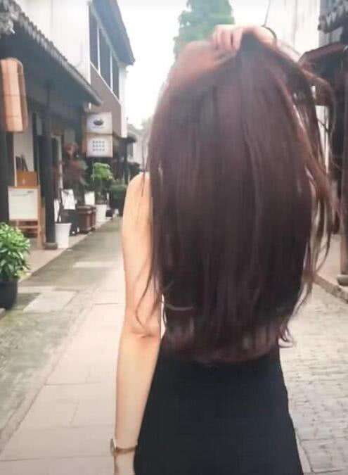 抖音背影杀手能杀人,转头侧脸更迷人,谁都想要多看一眼!