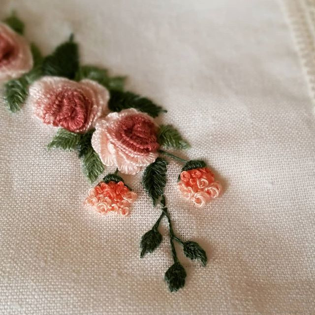 刺绣:好美的复古玫瑰,原来是这样绣的,像毛衣起针一样简单