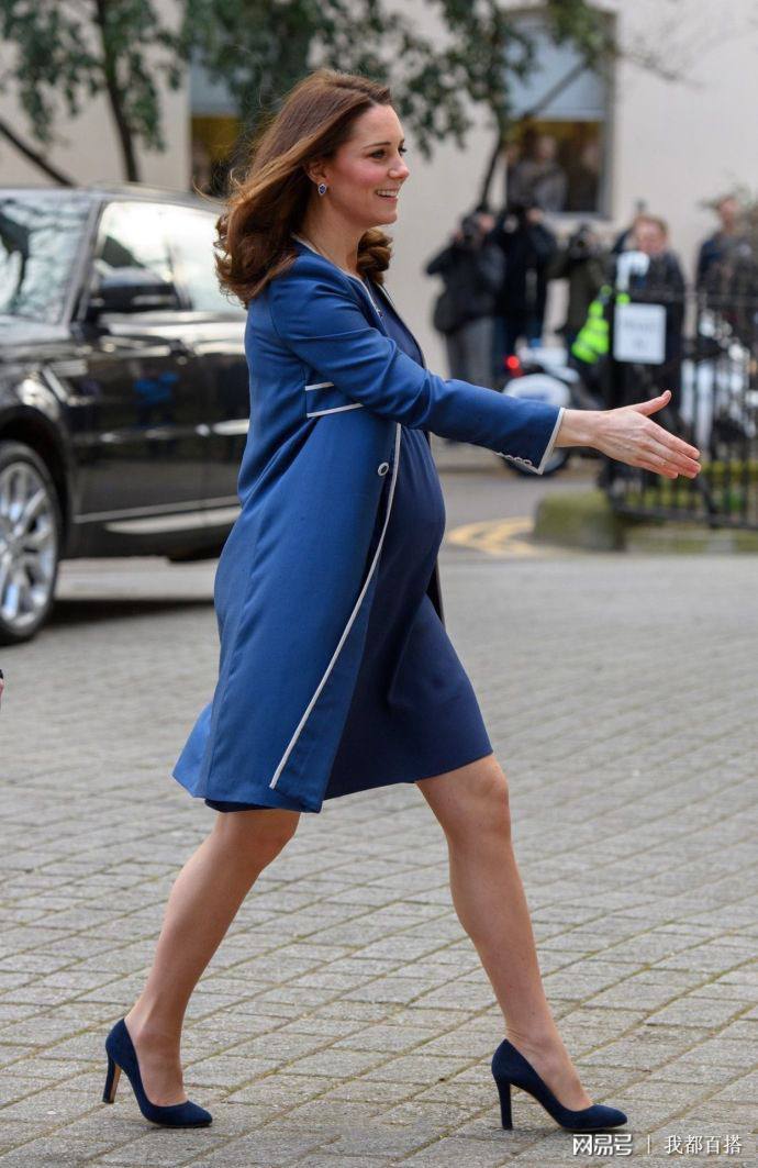 同样是怀孕,凯特王妃曾独自逛超市,而梅根却时刻挽着哈里王子!