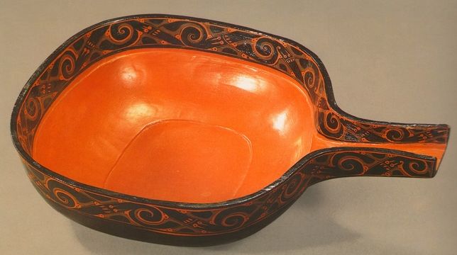 汉代漆器成就辉煌,就在时代艺术和社会生活的地位而言,西汉时期的漆器