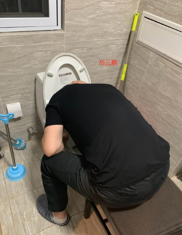 德云社6人家中小聚,郭麒麟笑脸出镜很帅气,喝醉后喜提马桶!