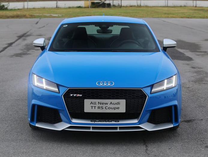 奥迪ttrs外观设计很大气,给人一种豪华感,颜值帅气还实惠!