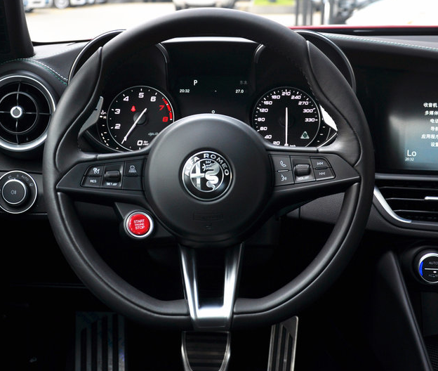 阿尔法·罗密欧-giulia的图解,高清大图