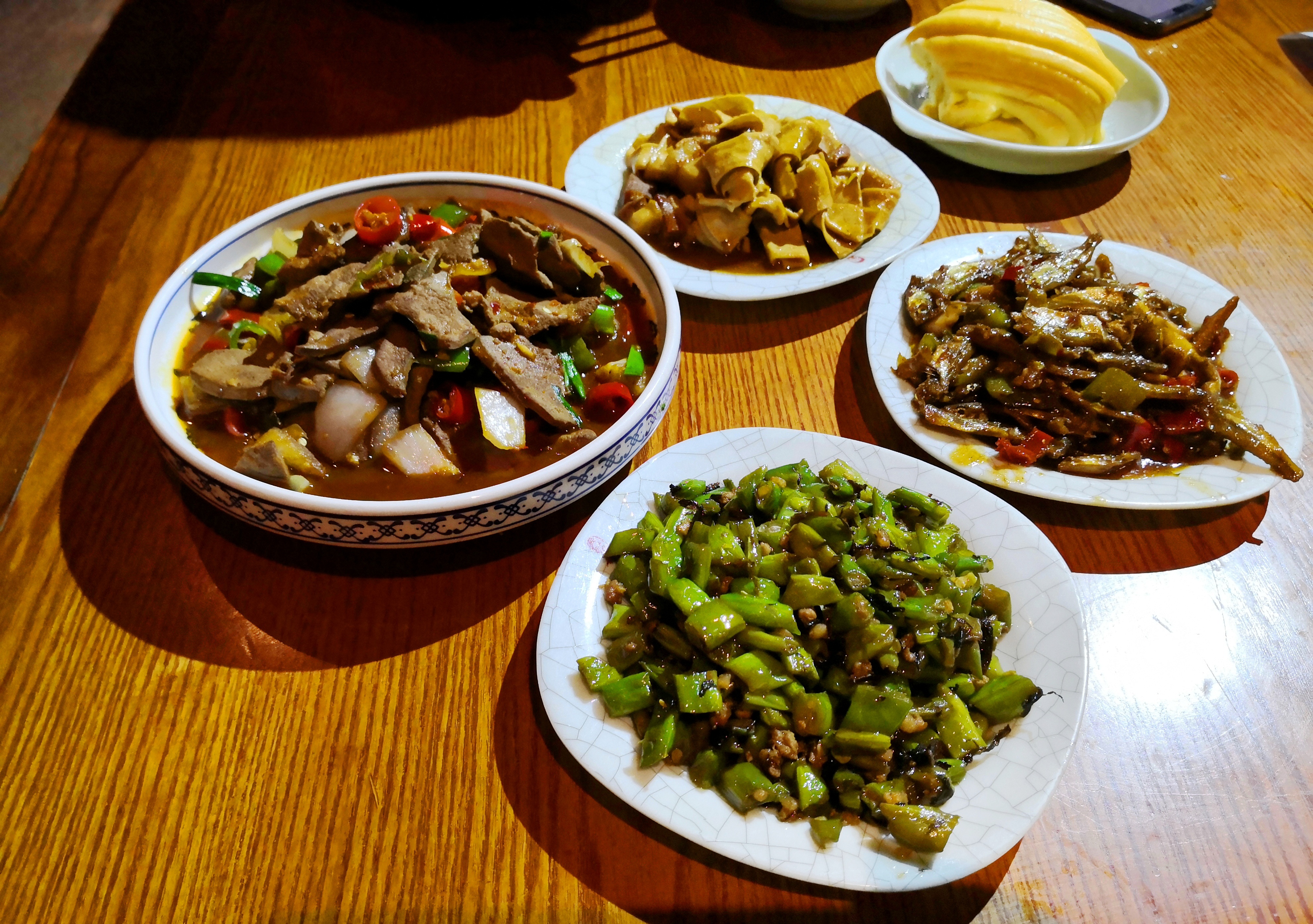 两人暖心晚餐:2荤2素营养均衡,冬天这样吃美味健康,真舒心!