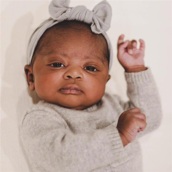 韦德女儿"小詹姆斯",最新可爱照片,还受好莱坞女星宠爱