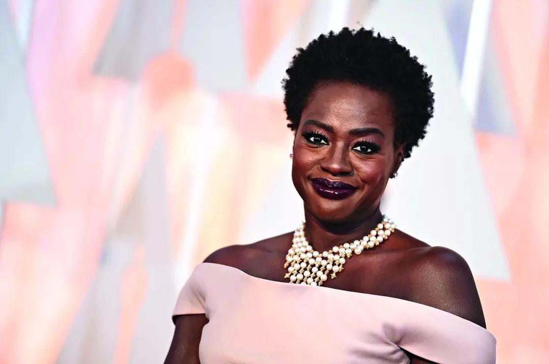 一个打破「藩篱」的黑人女性,一生会经历什么