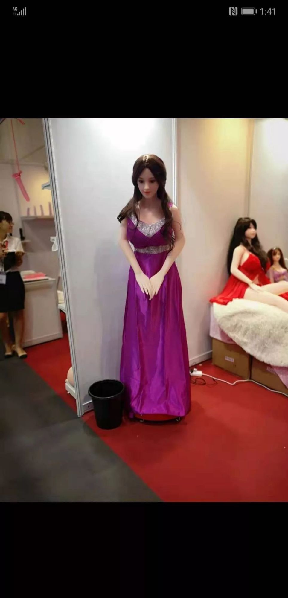 妻子去世后,我花18万元,定制了6个实体娃娃代替她